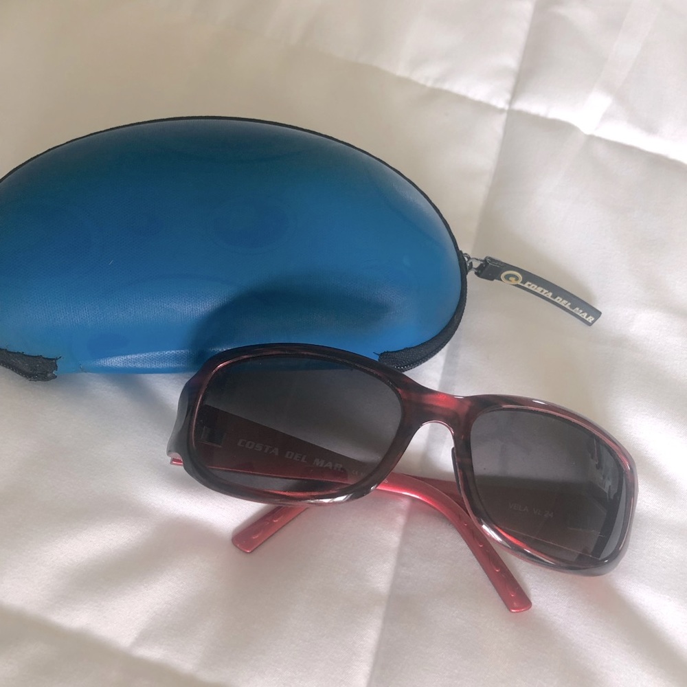 Women Costa Del Mar sunglasses, Vela, raspberry color, good condition